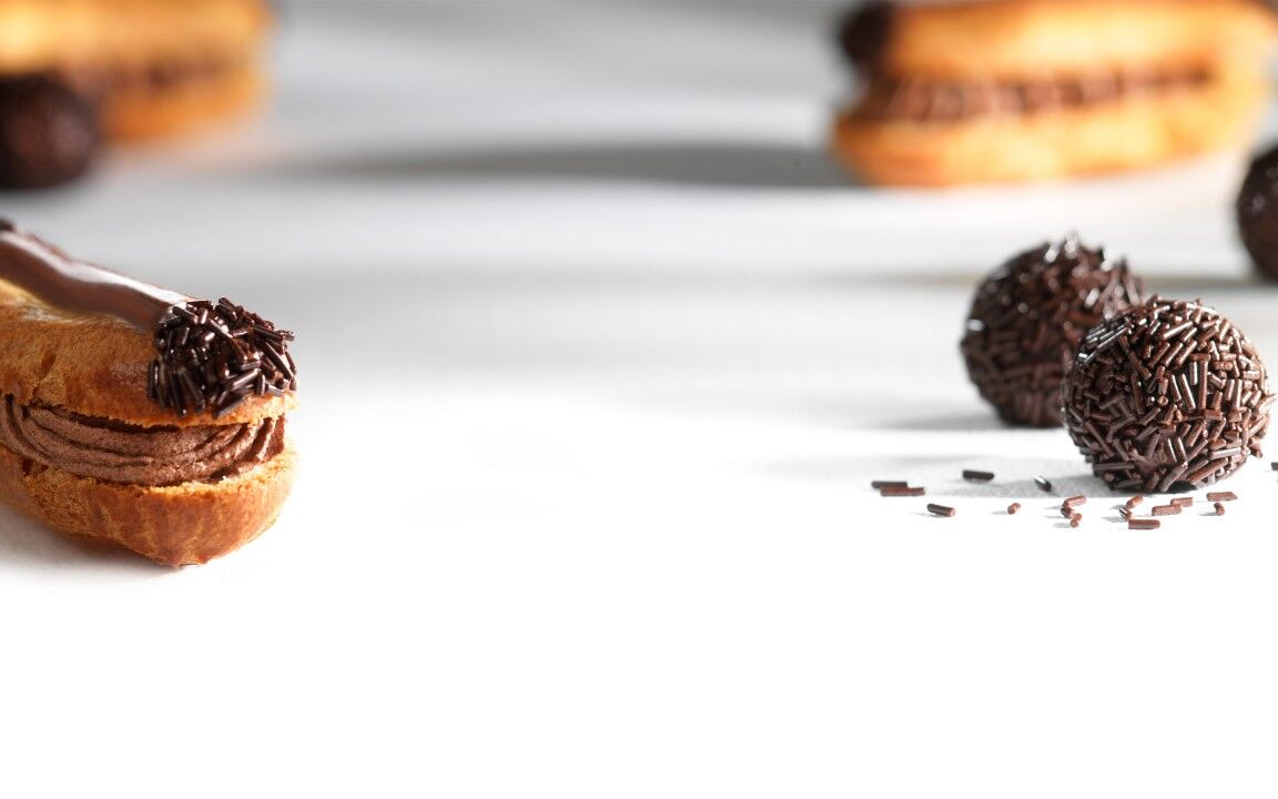Callebaut 43.1% Dark Chocolate Vermicelli Application Cacao Barry Vermicelli Thumbnail