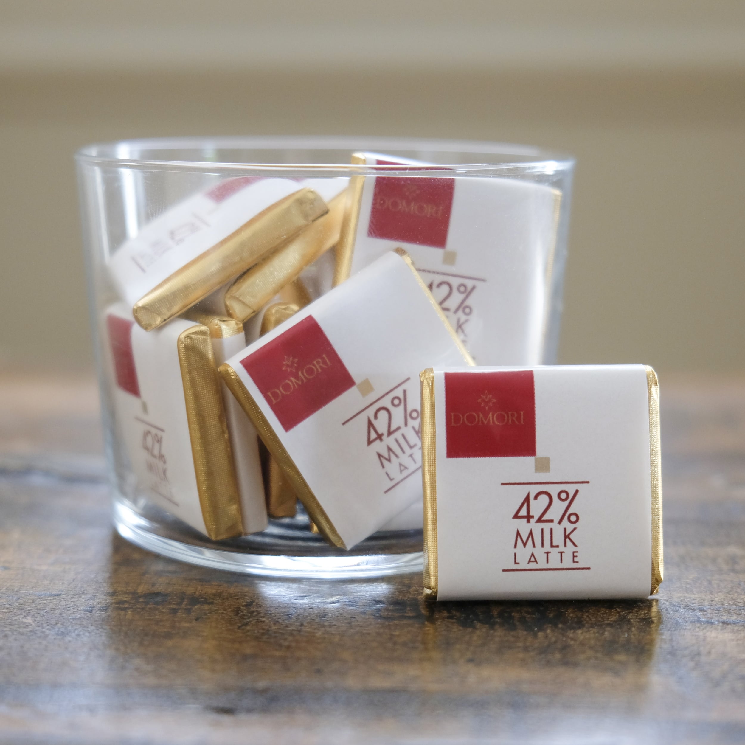 Domori Latte 42% Milk Chocolate Square Display