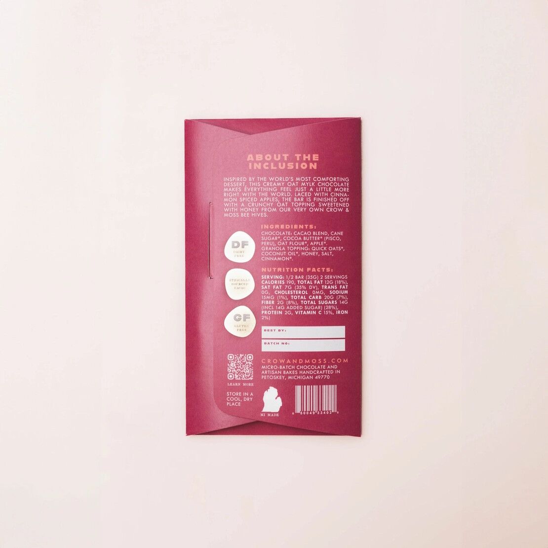 Crow & Moss 38% Oat Mylk Bar with Apple Crumble Back