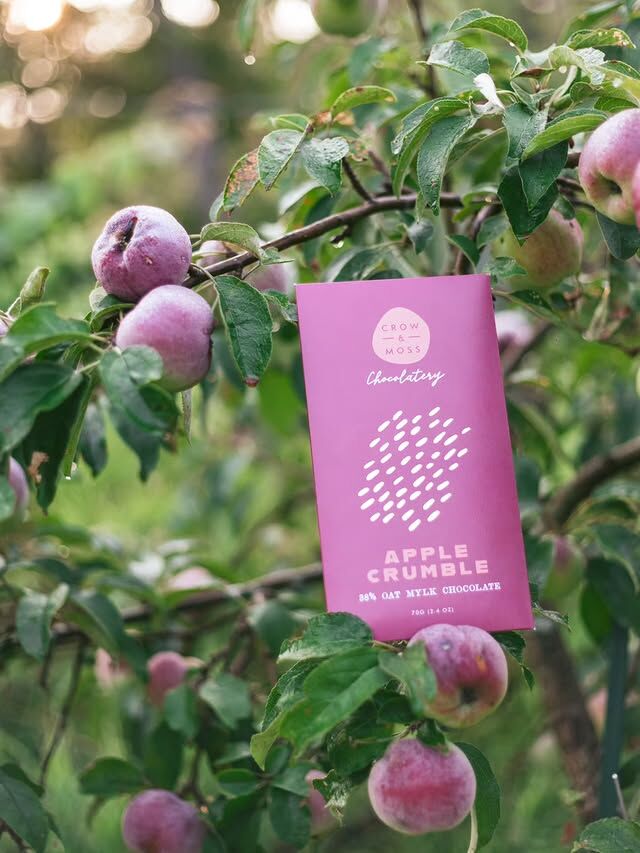 Crow & Moss 38% Oat Mylk Bar with Apple Crumble Lifestyle
