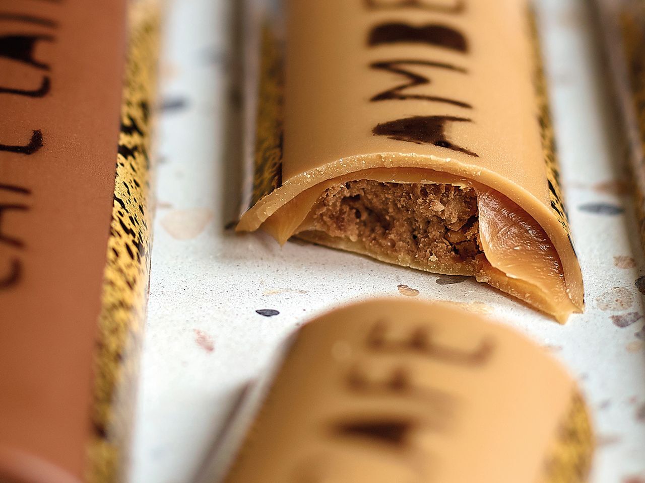 Belcolade Amber Douceur 32% Caramelized White Couverture Chocolate Discs Application 2