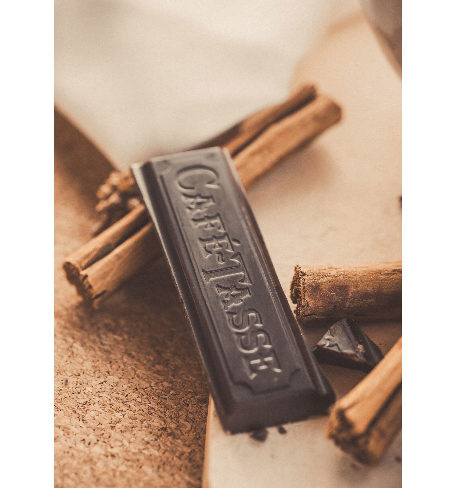 Café-Tasse 60% Dark Chocolate Bar with Cinnamon Lifestyle 2