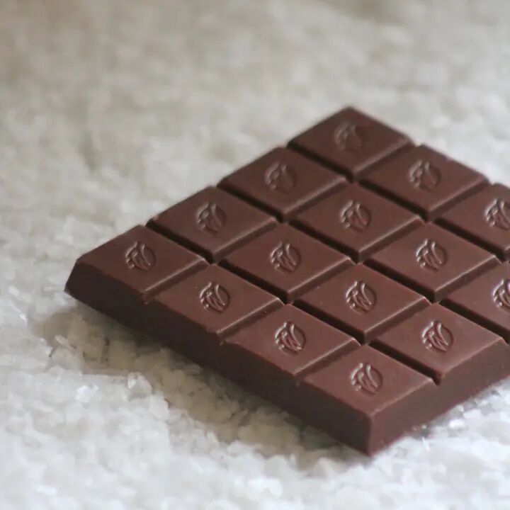 Willie's Cacao Venezuela 44% Milk Chocolate Bar with Sea Salt Open