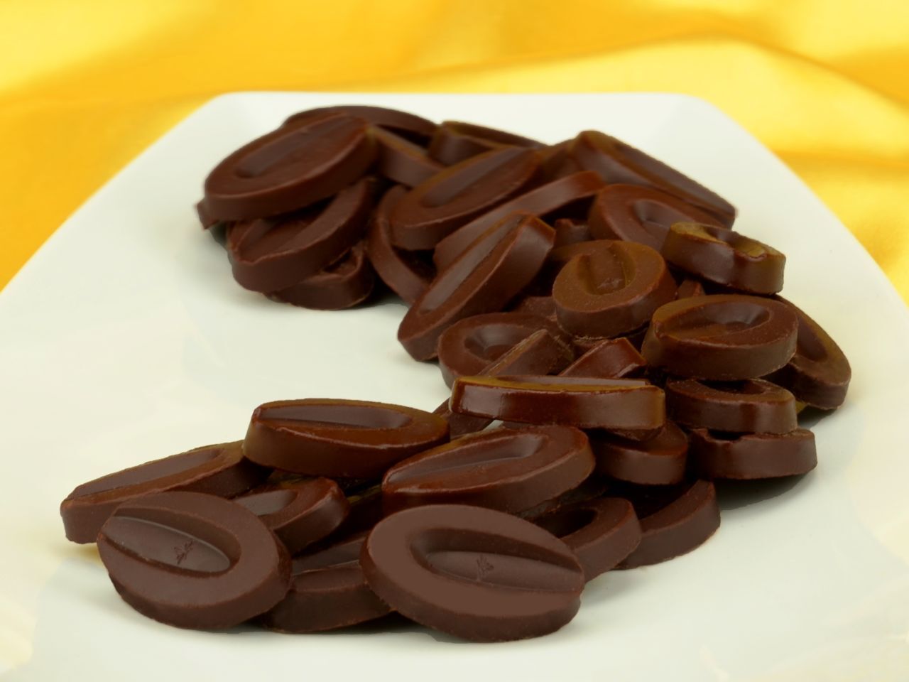 Valrhona Abinao 85% Dark Couverture Chocolate Feves - Image 2