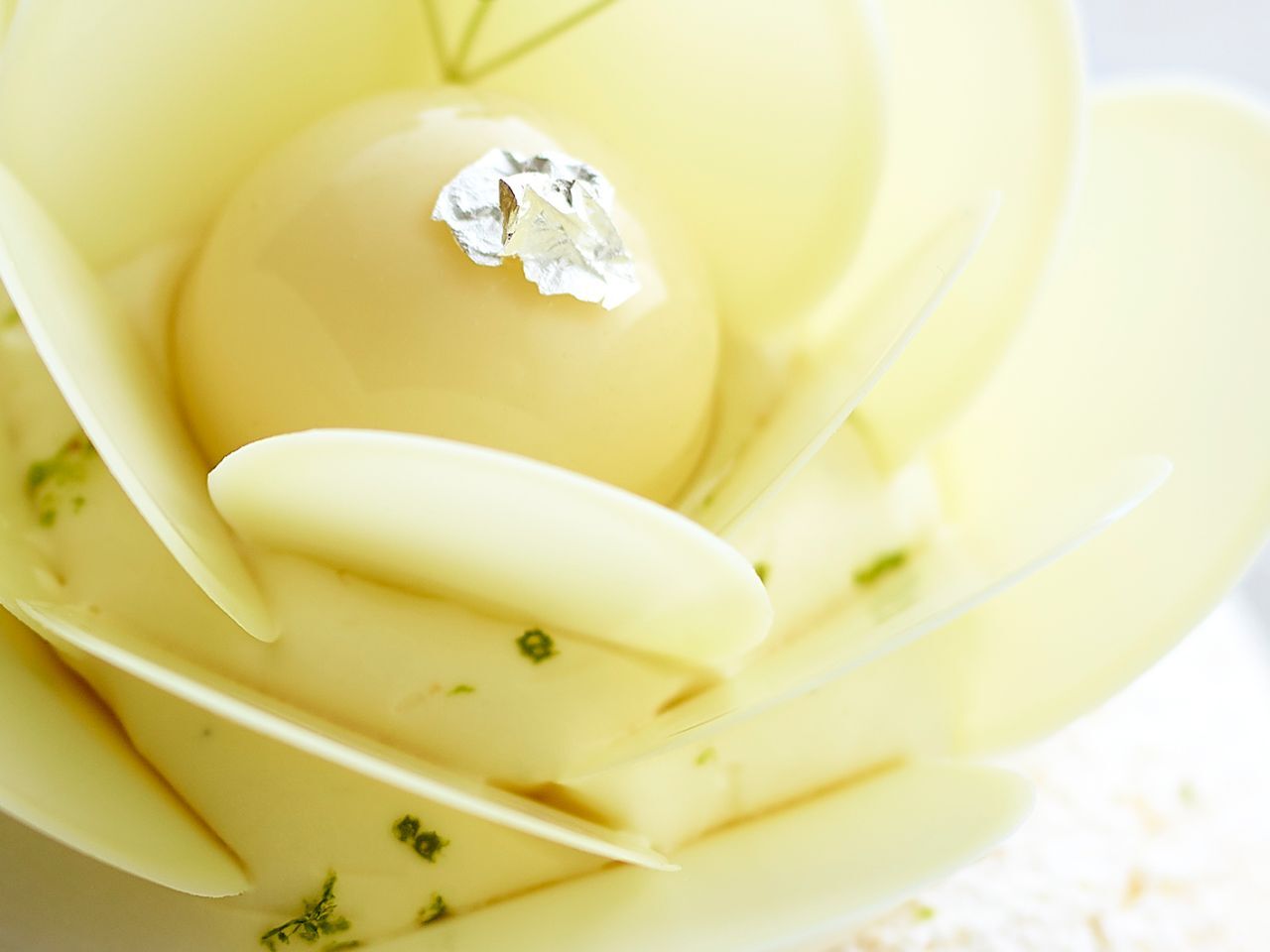 Belcolade Blanc Selection 30% White Chocolate Discs Application 2