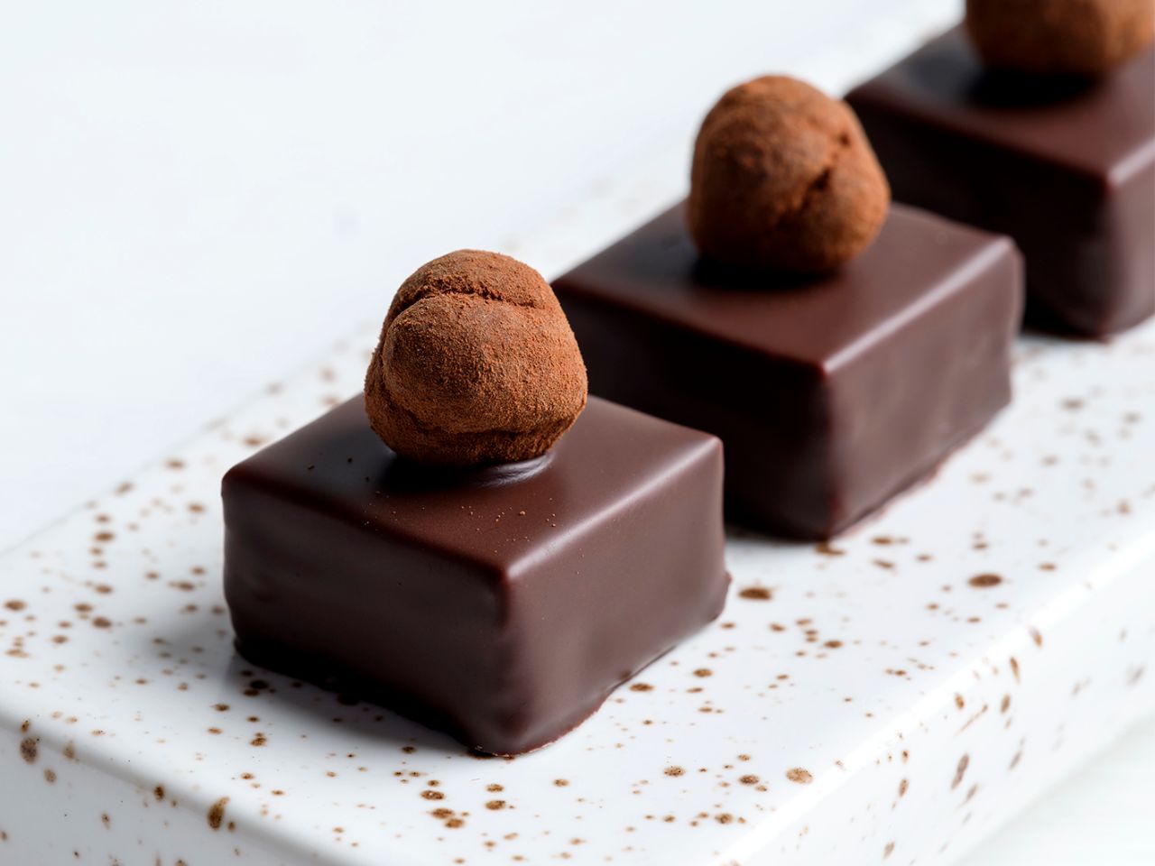 Belcolade Noir Selection 55% Dark Couverture Chocolate Discs Application 2