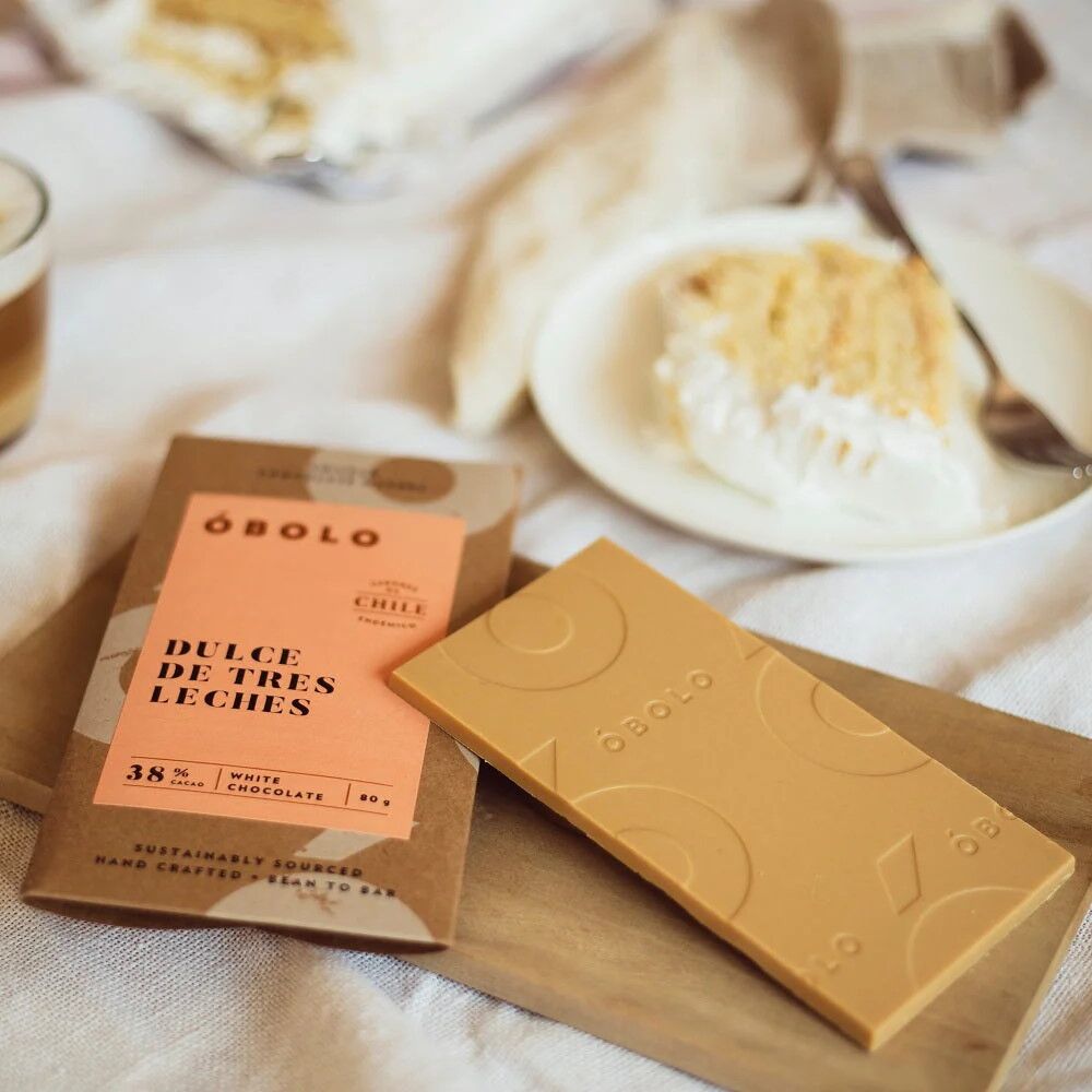 Obolo Dulce de Tres Leches 38% Caramelized White Chocolate Bar Lifestyle