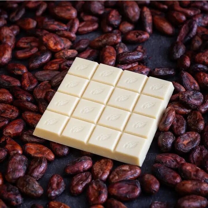 Willie's Cacao El Blanco 34% White Chocolate Bar Open Lifestyle