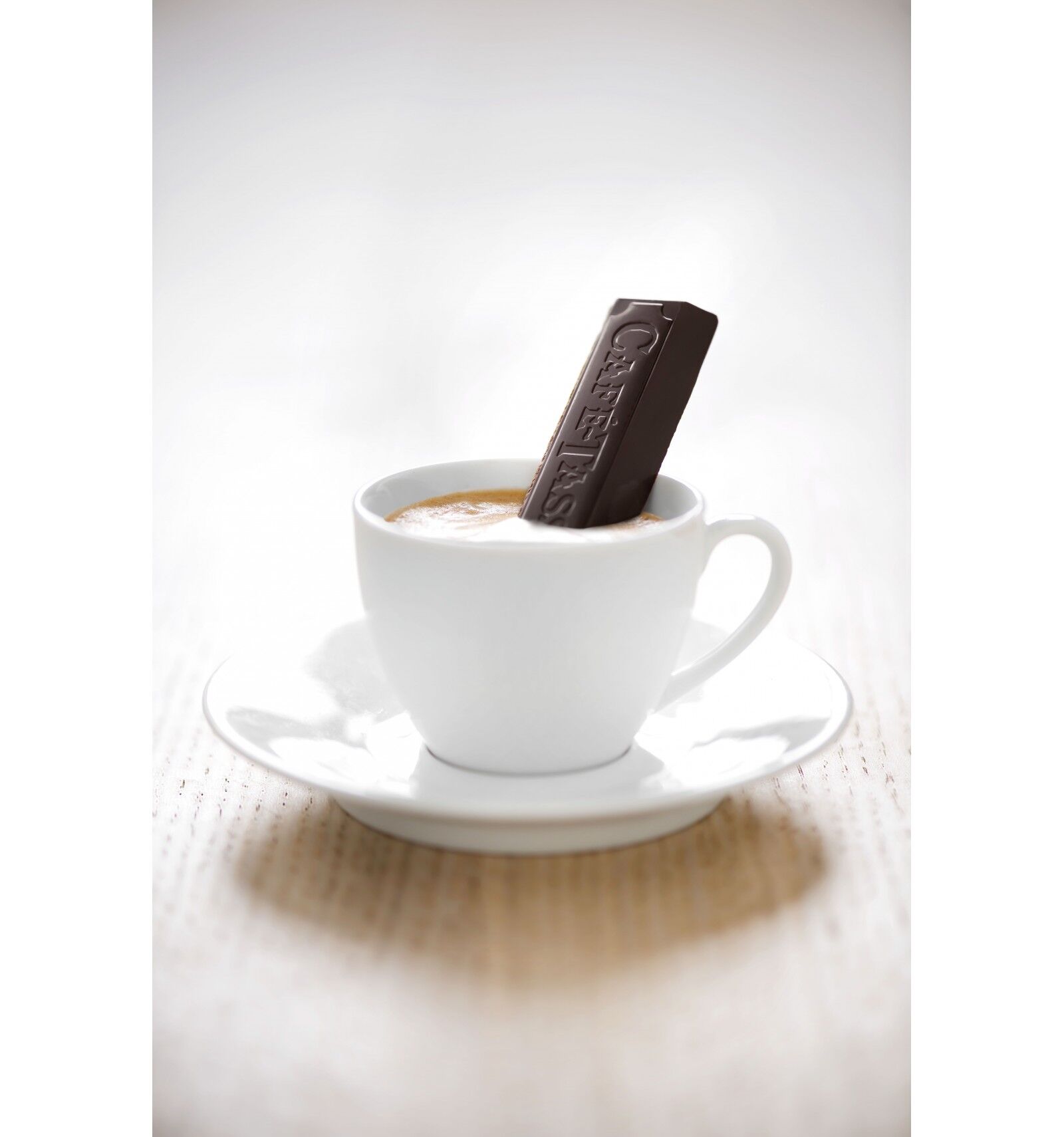 Café-Tasse 77% Dark Chocolate Bar Lifestyle 2