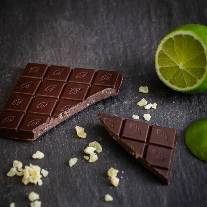 Willie's Cacao 70% Dark Chocolate Bar with Ginger & Lime Open Lifestyle