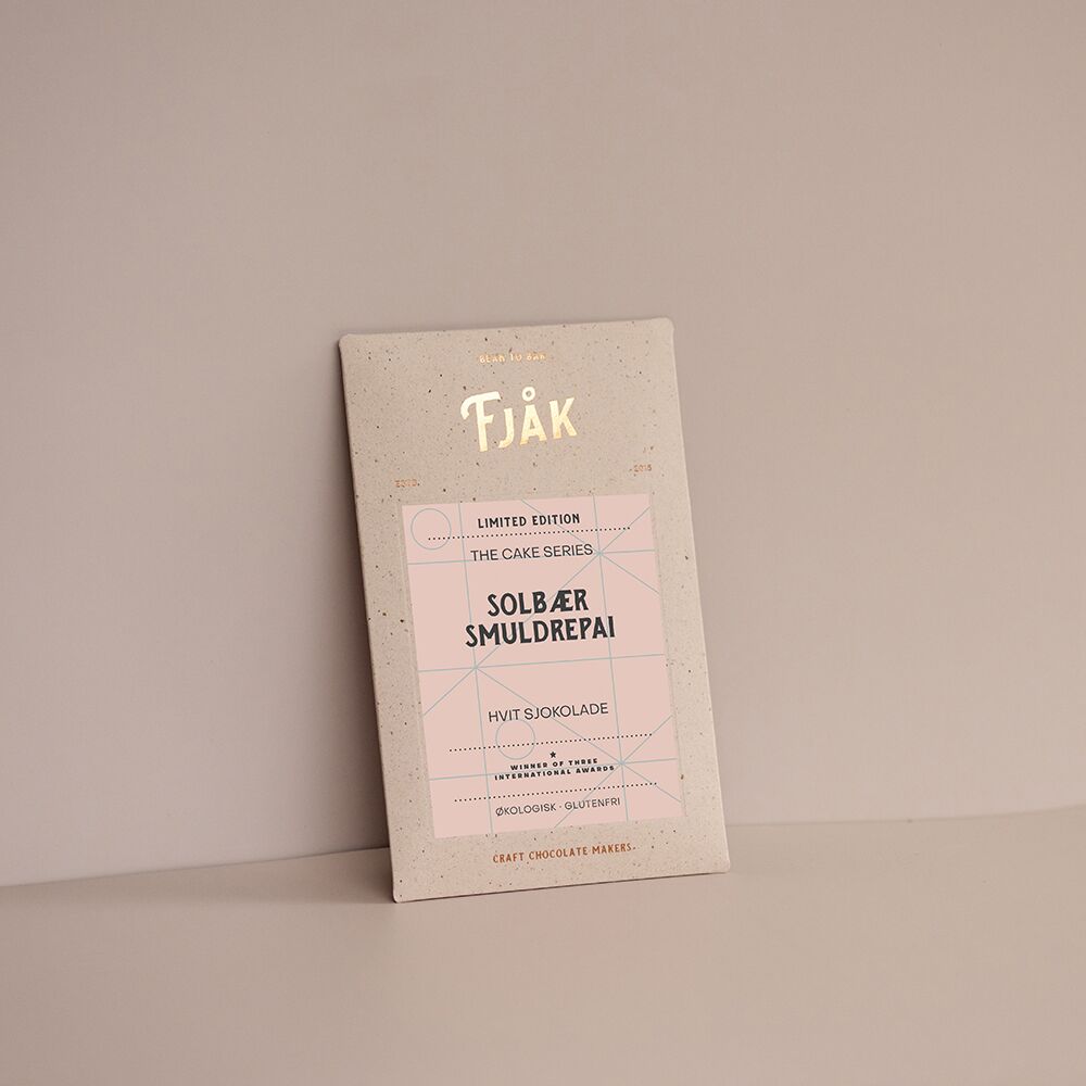 Fjak Blackcurrant Pie White Chocolate Bar with Blackcurrant & Granola Pie Crust