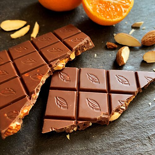 Willie's Cacao Rio Caribe Venezuela 44% Milk Chocolate Bar with Clementine & Almonds Lifestyle