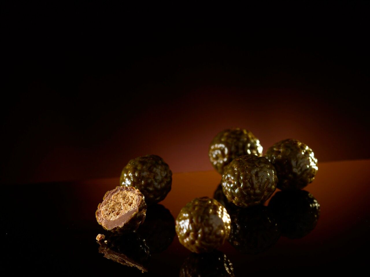 Belcolade Noir Superieur 60.5% Dark Couverture Chocolate Discs - Image 6