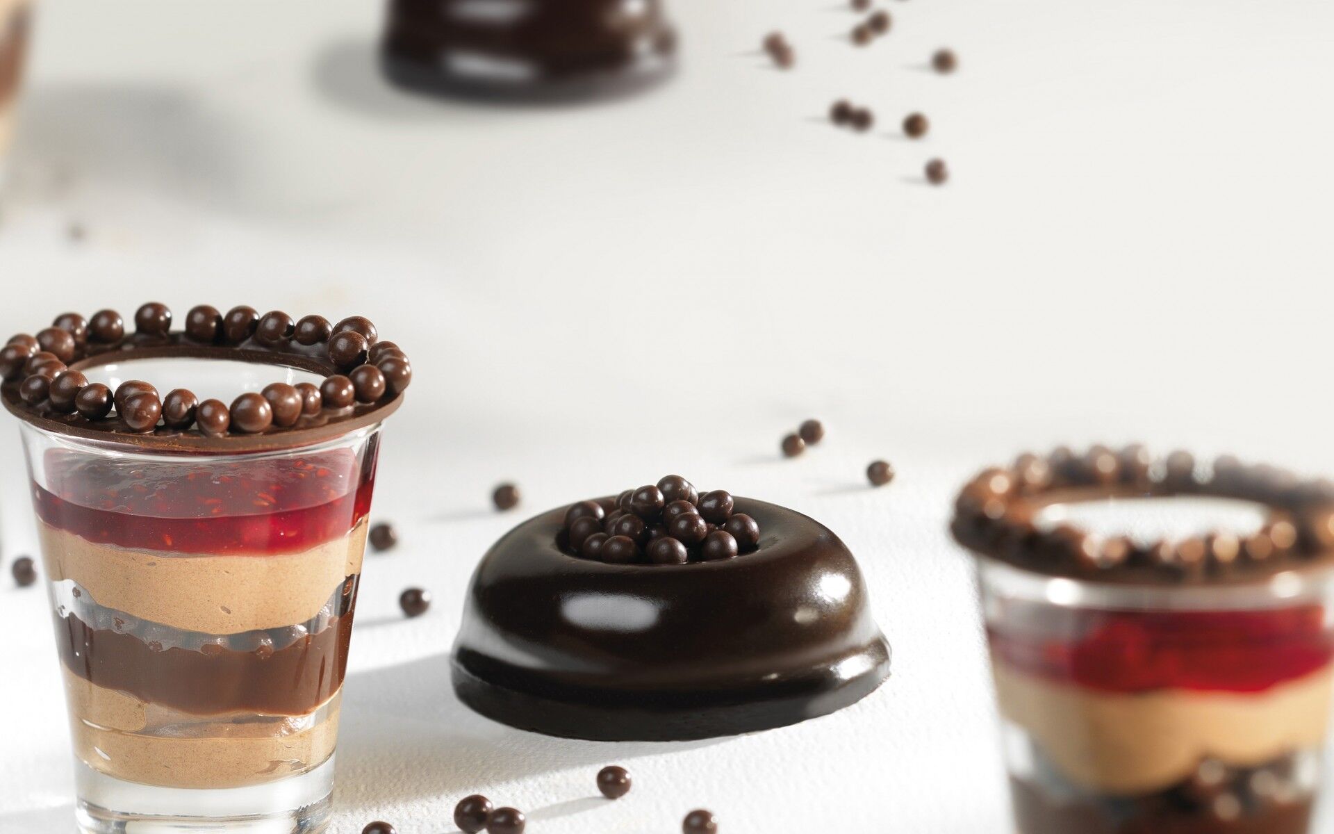 Valrhona Crunchy 55% Dark Chocolate Pearls - Image 3