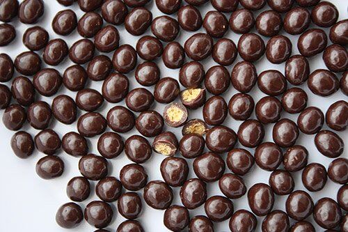 Valrhona Crunchy 55% Dark Chocolate Pearls - Image 2