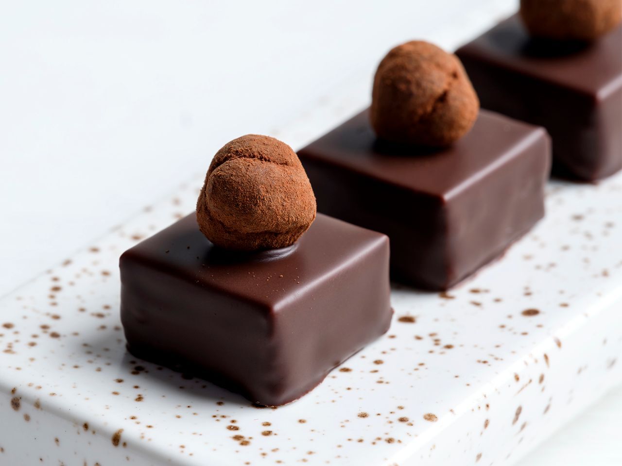 Belcolade Noir Selection 55% Dark Couverture Chocolate Discs Application 2