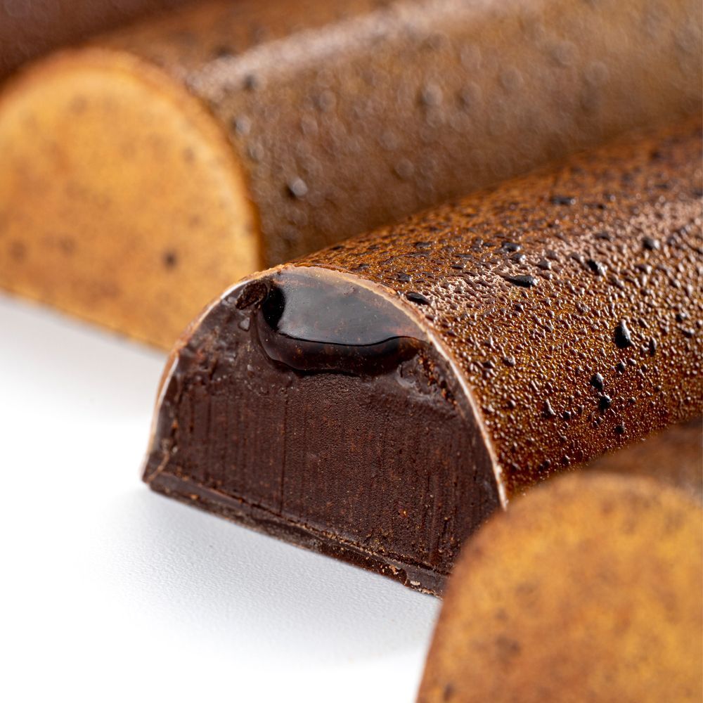 Cacao Barry Inaya 65% Dark Couverture Chocolate Pistoles Application 2